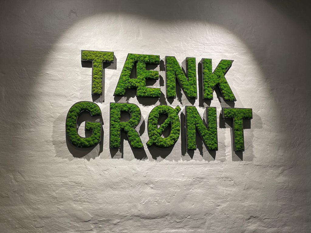 Mosbogstaver - Grønne bogstaver på væg