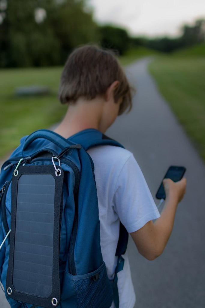 Solcelleoplader til rygsækken, kollegaen på farten eller måske dit barns skoletaske. - 2rethink