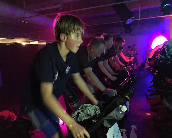 2RETHINK støttede Knæk Cancer via cykling.