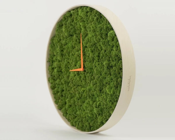 Klokken er grøn. Ur i mos og træ