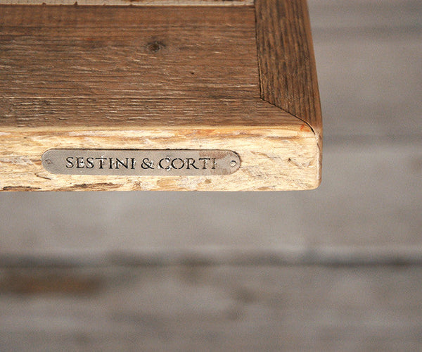 Cafeborde i genbrugstræ fra Sestini & Corti. 