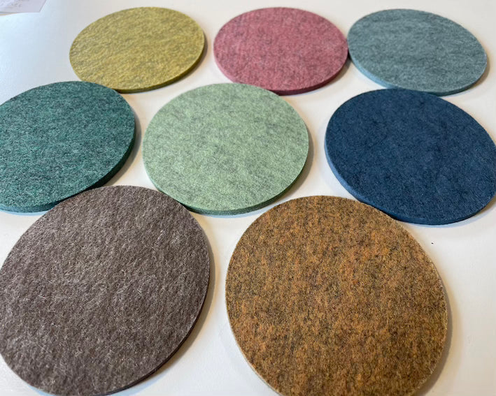 Stol i genbrugsplast - FELT fine - PET filt i 8 fine farver